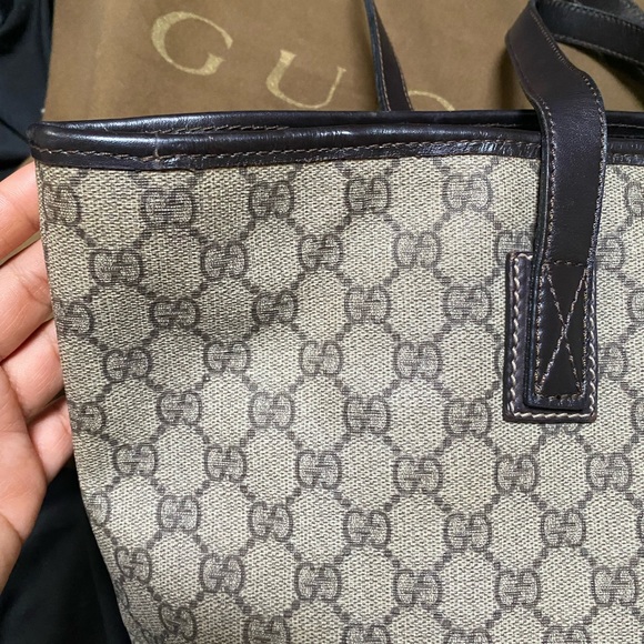 GUCCI
GG Supreme Monogram Medium Zippered Shopping Tote Dark Brown bag - Picture 5 of 15